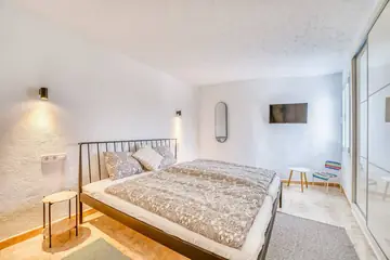 Schlafzimmer 1